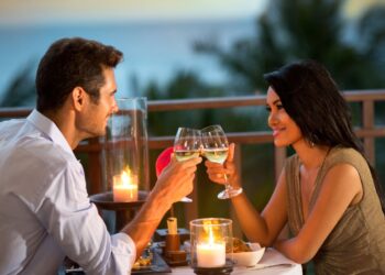 How to Successfully Throw Together a Last-Minute Anniversary Dinner?