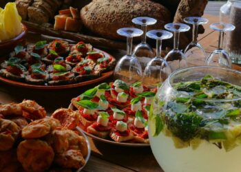 Order Up: Easy and Essential Gadgets For Your Next Cocktail Party