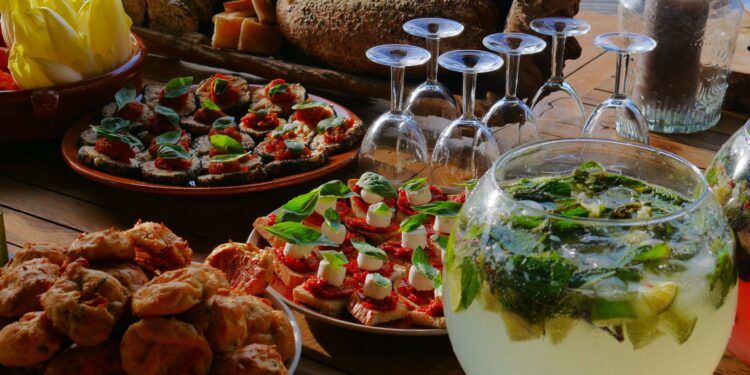 Order Up: Easy and Essential Gadgets For Your Next Cocktail Party