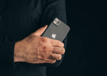 kyle andeergurmanbloomberg klobuchar mike lee apple