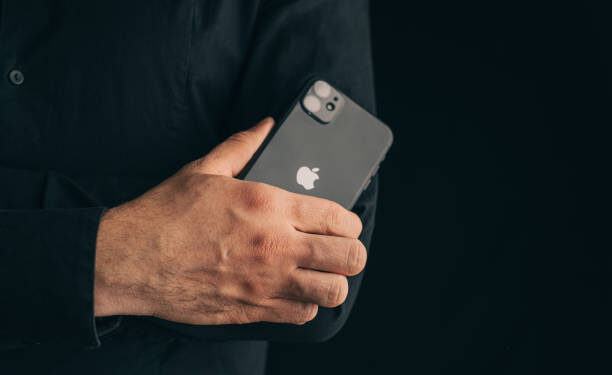 kyle andeergurmanbloomberg klobuchar mike lee apple