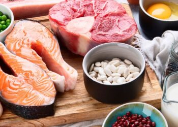 protein in 100g chicken breast cooked