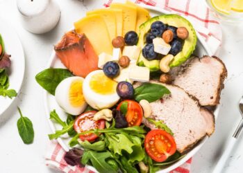 how many carbs in saltine crackers