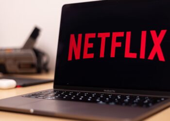 where can i watch naruto shippuden on netflix dubbed