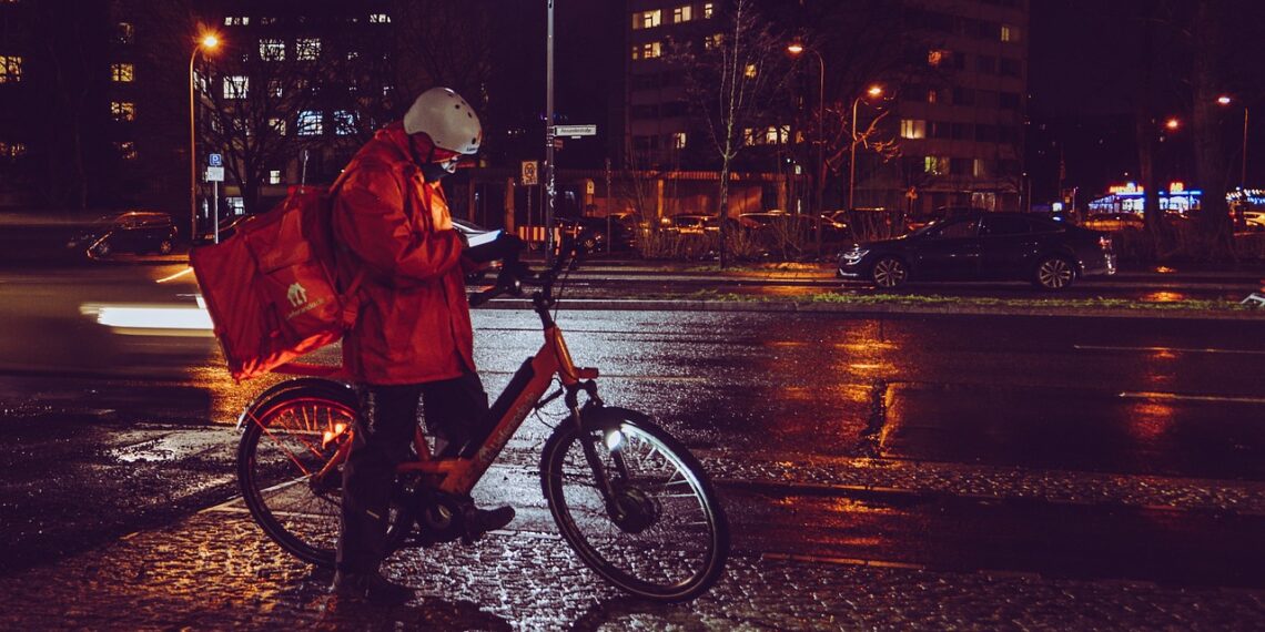 Courier-driver-4886839 1280