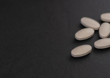 10/325 white oval pill