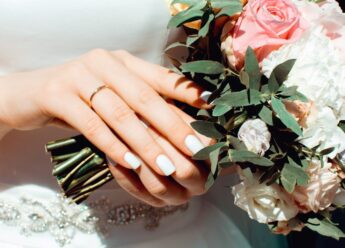elegantes uñas para matrimonio