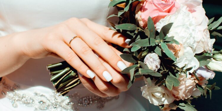 elegantes uñas para matrimonio