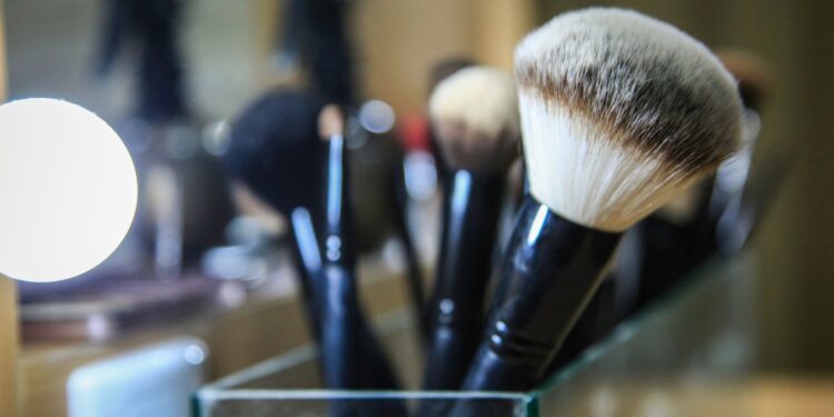 girl goes psycho during makeup tutorial