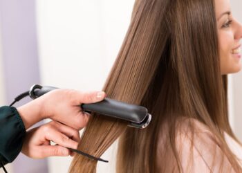 how long should you wait after dying your hair to straighten it