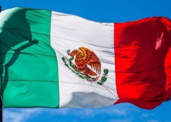 mexico's constitution of 1917 helped the working class by