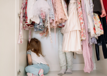 aita for telling my niece to stay in the closet
