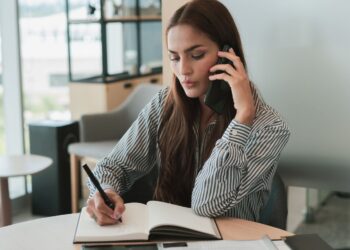 how to tell someone you don't like talking on the phone