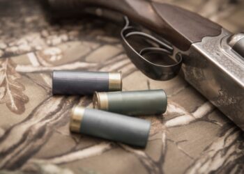 can you shoot rifled slugs out of a smooth bore shotgun