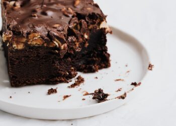 how to keep brownies from getting hard around the edges