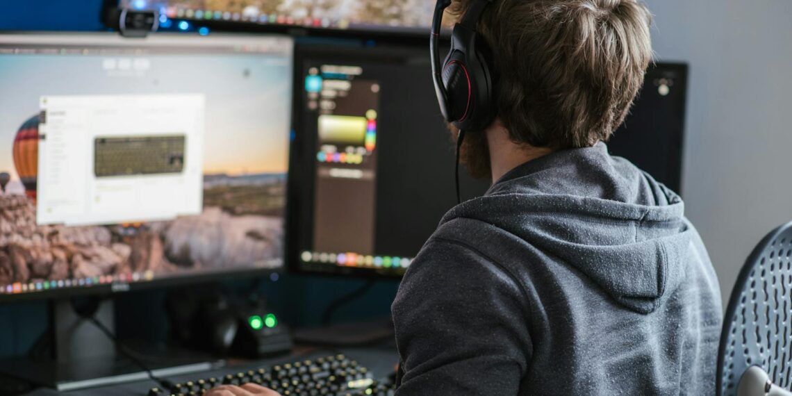 if several programs or apps are running simultaneously